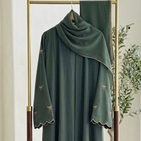 عبايـــة الزمــردة